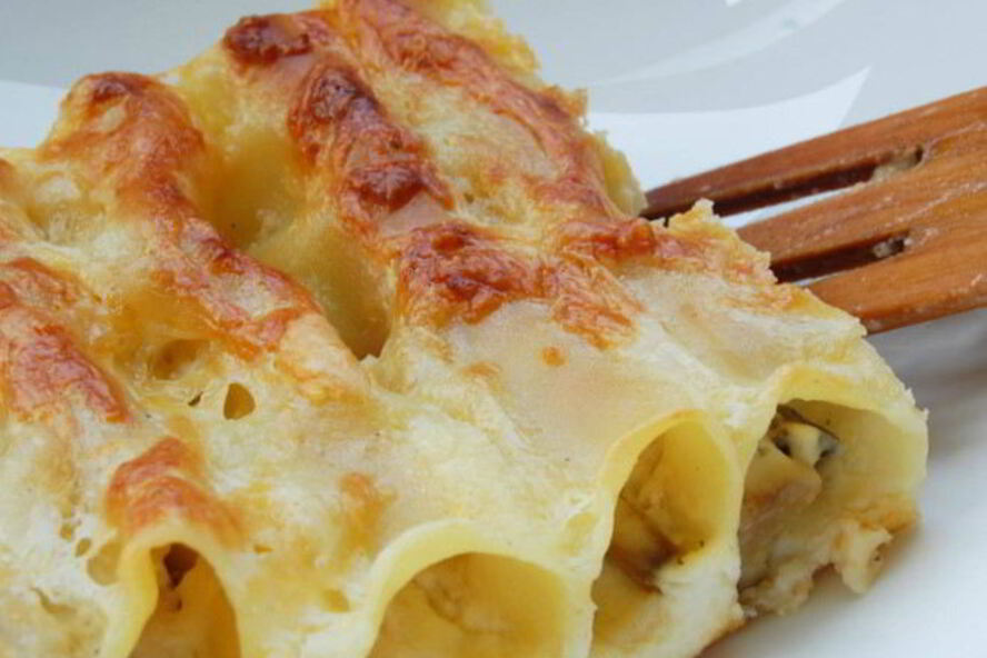 Рецепт каннеллонь с курицей, ветчиной и грибами