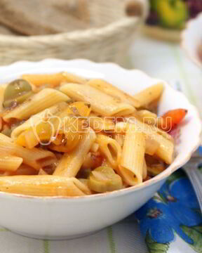 Макароны Перья с овощной подливой