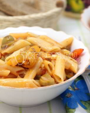 Макароны Перья с овощной подливой