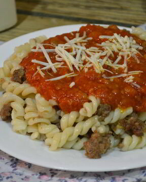 Макароны с фаршем под соусом