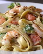 Макароны с креветками в чесночно-сливочном соусе