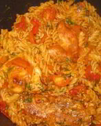 Макароны с курицей в томатном соусе