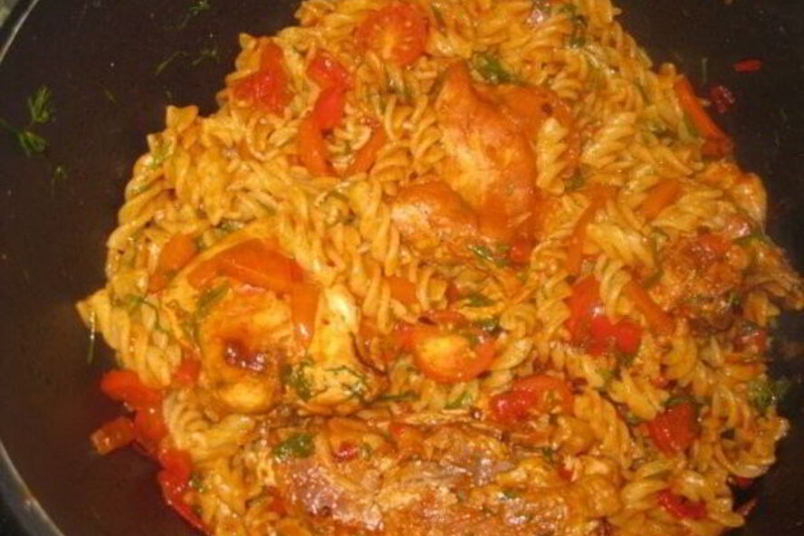 Рецепт макарон с курицей в томатном соусе