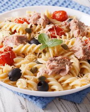 Макароны с тунцом и маслинами