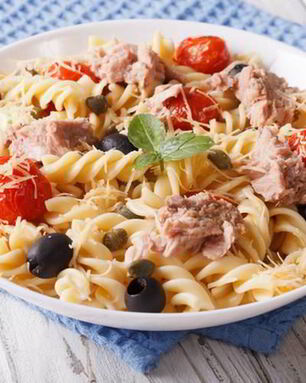 Макароны с тунцом и маслинами