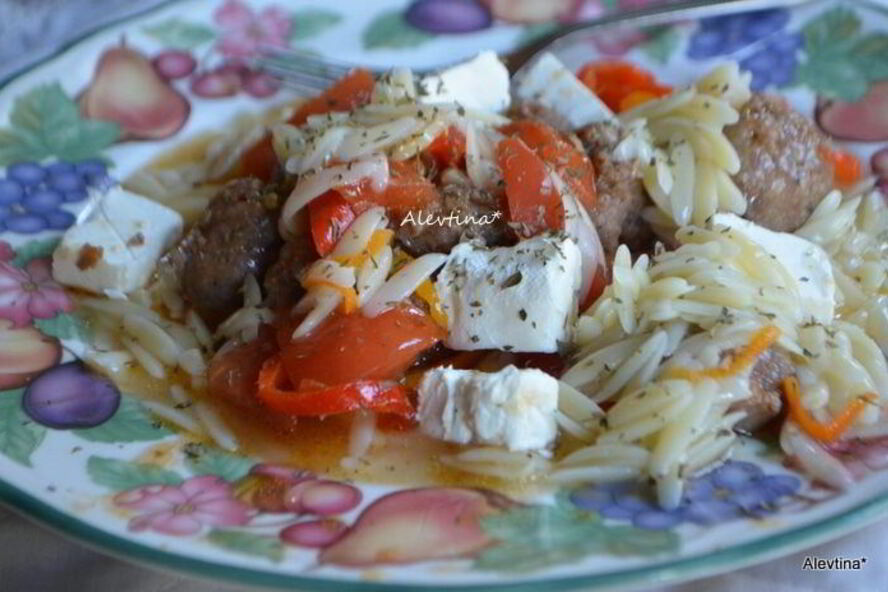 Рецепт пасты орзо с колбасой, томатами и сладким перцем