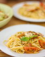 Паста с креветками и базиликом