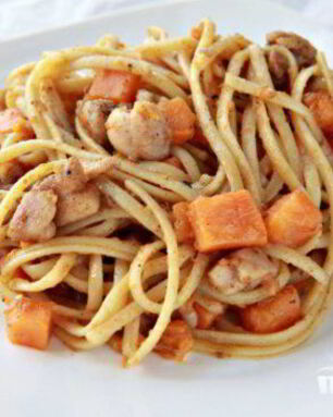 Паста с курицей и сладким картофелем