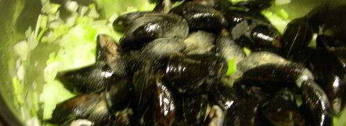 паста с мидиями, шафраном и белым вином. Шаг 3