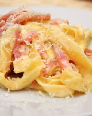 Паста с ветчиной и сливками