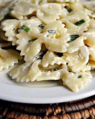 Паста со сливочно-луковым соусом