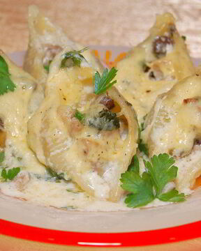 Ракушки, фаршированные курицей и грибами