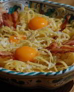 Спагетти карбонара с желтками пашот