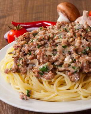 Спагетти с фаршем и грибами