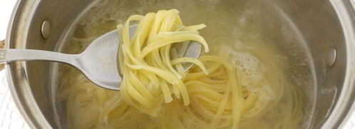 спагетти с обжаренной курицей и черри. Шаг 2