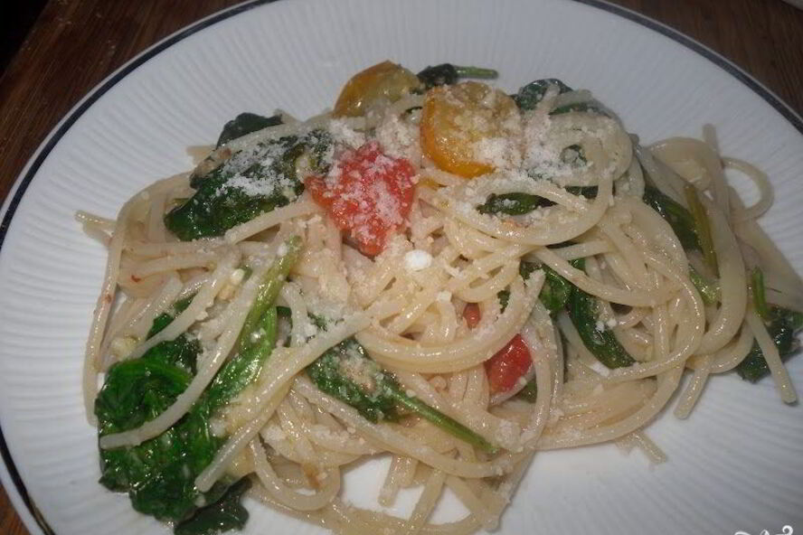 Рецепт спагетти со шпинатом и помидорами