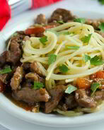 Спагетти со свининой в соусе