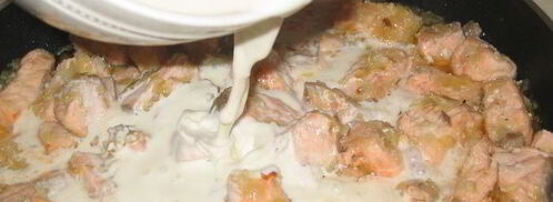 спагетти в сливочно-сырном соусе с семгой. Шаг 8