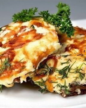 Мясо по-французски с грибами и помидорами