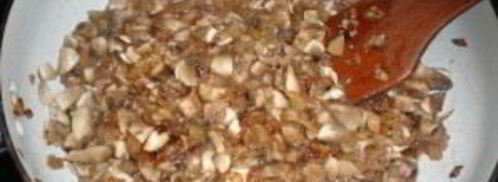 мясо по-французски с грибами и помидорами. Шаг 4