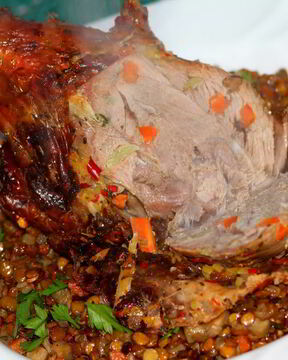 Голень индейки тушеная