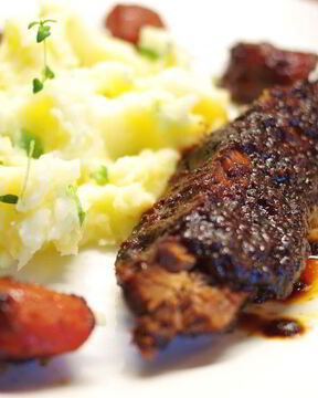 Говядина в смородиновом маринаде