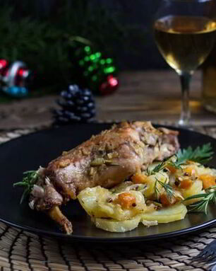 Кролик с картофелем