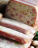 Куриный террин с ветчиной и фисташками