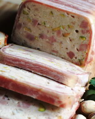 Куриный террин с ветчиной и фисташками