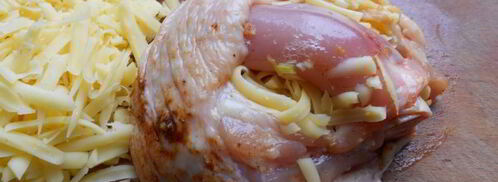 куриные бедрышки фаршированные сыром и чесноком. Шаг 3