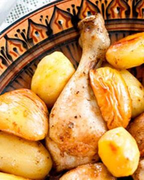 Курица с картофелем и айвой