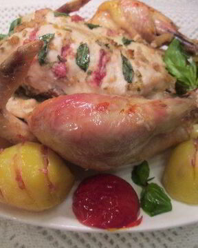 Курица с начинкой из бекона и ароматных трав