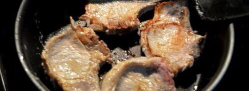 свиные отбивные с яблоками и луком. Шаг 2