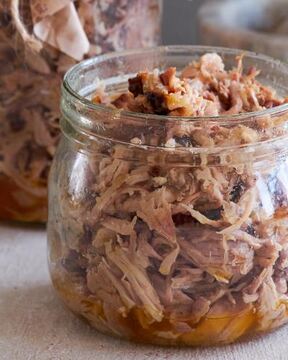 Томленная в духовке свиная лопатка