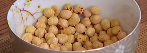 запеченная утка, фаршированная диким рисом и яблоками. Шаг 3