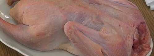 запеченная утка, фаршированная диким рисом и яблоками. Шаг 8