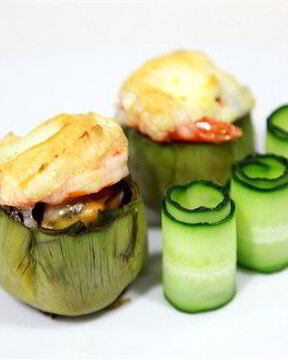 Артишоки, фаршированные мидиями и креветками, под шапкой из козьего сыра