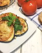 Баклажан, запеченный с томатом и сыром