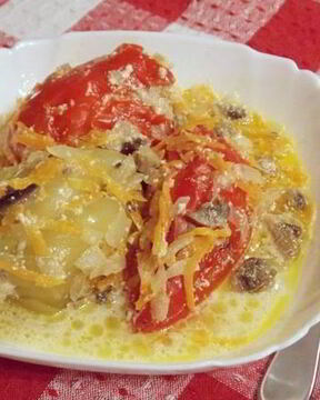 Фаршированный перец в сметанном соусе