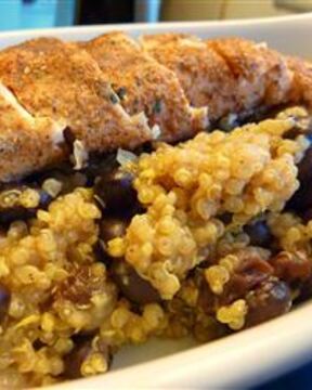 Кинва с фасолью, карри и изюмом