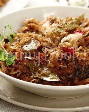 Квашеная капуста, тушенная с клюквой