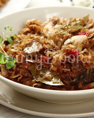 Квашеная капуста, тушенная с клюквой