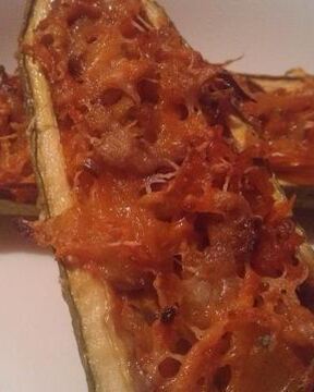 Лодочки из кабачков, фаршированные овощами