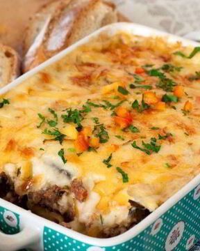 Мусака под соусом бешамель