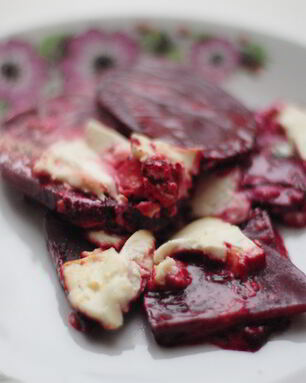 Свекольный гратен с сыром фета