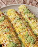 Запеченная кукуруза на углях