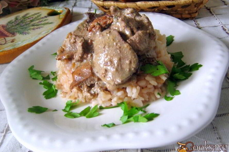 Рецепт куриной печени с лисичками в сметанном соусе