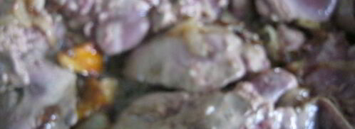 куриная печень с лисичками в сметанном соусе. Шаг 4