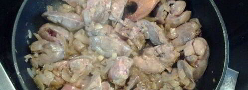 куриная печень в яблочно-сметанном соусе. Шаг 2