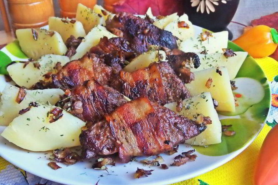 Рецепт печени в беконе с картофелем